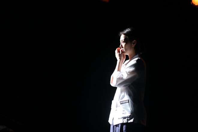 연극 ‘열 두 대신에 불리러 갈 제’에서 ‘서씨’를 연기하고 있는 배우 김현정. 극단 프로젝트 해 제공