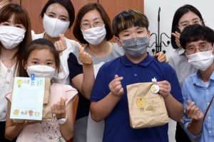 “우리가 기른 감자로 감사마음 전해요”…여주 이포초 하호분교 어린이들, 방역 공무원들에 감자 전달