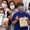 “우리가 기른 감자로 감사마음 전해요”…여주 이포초 하호분교 어린이들, 방역 공무원들에 감자 전달