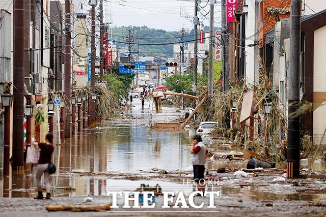 일본 기록적 폭우
