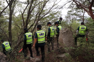 [서울포토] 박원순 시장 실종… 야산 수색하는 경찰