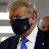 ‘강한 지도자’ 트럼프도 마스크 쓰다. 공개석상에선 처음