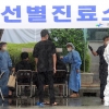코로나19 해외유입이 지역발생 2배 넘어…수도권·광주 감염 지속