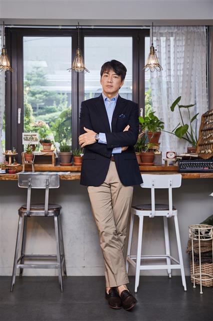 뮤지컬 ´브로드웨이 42번가´에서 뮤지컬 제작자 줄리안 마쉬 역을 연기하는 배우 송일국. 씨제스 엔터테인먼트 제공