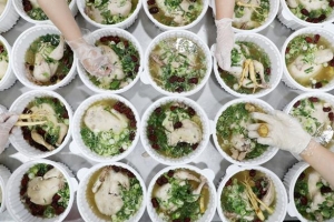 “삼계탕으로 여름 이겨요”