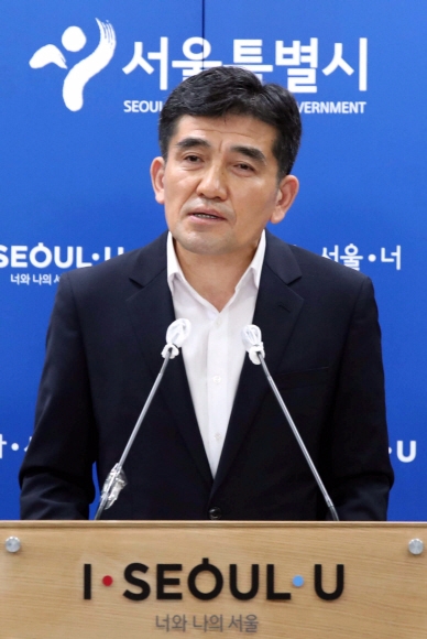 [서울포토]서울시 입장 밝히는 황인식 대변인