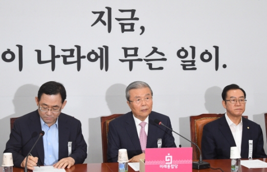 [포토] ‘지금, 이 나라에 무슨 일이’…배경판 바꾼 통합당