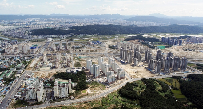 대전 도안신도시 초기 건설 모습. 지금은 대전의 인기 있은 신도시로 아파트 가격이 매우 높게 형성돼 있다. 대전시 제공