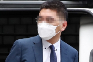 [포토] 전 채널A 기자, 피의자 심문 출석