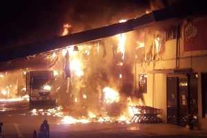 김포, 마트 건물서 불…1억9000만원 피해