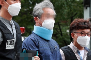 문 대통령에 신발 투척 정모씨 구속심사 종료…“법치수호” 외쳐(종합)