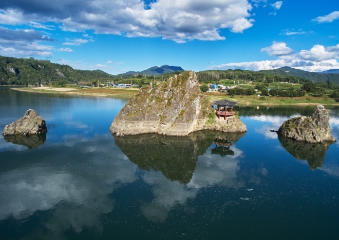 도담삼봉. 단양군 제공