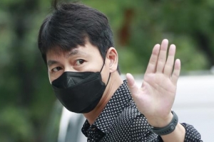 [포토] 정우성, ‘마스크로 가려도 빛나는 잘생김’