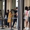 “보복 소비” 코로나 속 명품불패…‘오픈런’ 차단한다