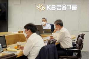 KB금융그룹, 고성장 동남아·안전한 美 ‘투트랙 확장’… 글로벌 금융 영토 넓힌다