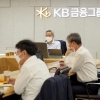 KB금융그룹, 고성장 동남아·안전한 美 ‘투트랙 확장’… 글로벌 금융 영토 넓힌다