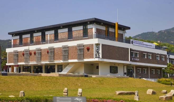 오는 28일부터 운영을 재개하는 안양박물관·김중업건축박물관 전경. 안양시 제공 