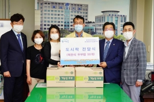 한국외대 北이탈 학생들, 동대문 선별진료소 의료진 응원