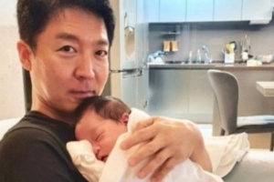 “경이로운 생명” 신동진 아나운서 52세 늦깎이 아빠 근황