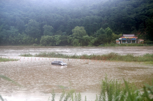폭우에 불어난 광주 황룡강