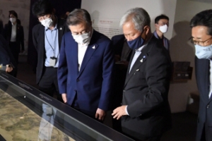 문 대통령 “일상 회복되고 있어 기쁘다” 박물관 방문 소감