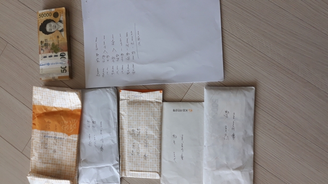 성남시는 전문세원관리반을 현장 투입해 올 상반기에 체납액 5437건, 65억1300만원을 징수했다. 사진은 압류한 현금 뭉치.  성남시 제공