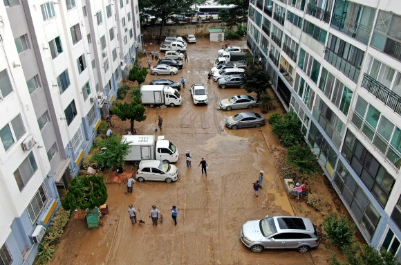 폭우 피해 복구 작업