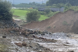 이천 산양저수지 둑 붕괴…여주 청미천 홍수경보 발령