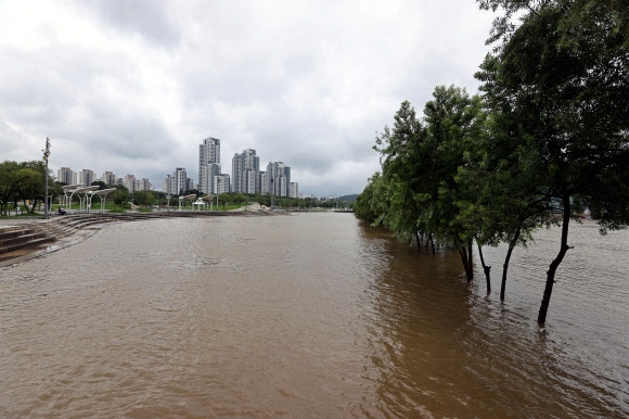 [포토] 점점 수위 상승하는 한강