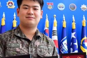 100회 헌혈 해군 장교 ‘명예장’받아...고교시절부터 헌혈 참여