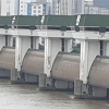 “생태 복원” VS “생업 중단”… 낙동강하굿둑 개방 둘러싼 ‘물의 전쟁’