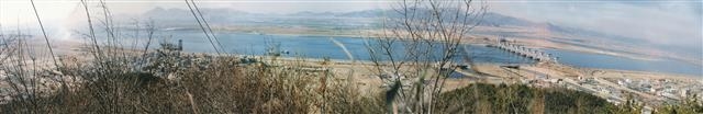 1988년 낙동강 하굿둑이 건설된 모습. 환경부 제공
