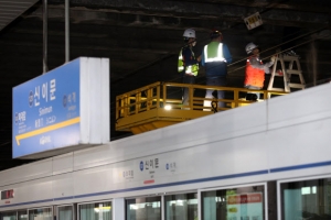 [포토] 신이문역 복구 작업 한창