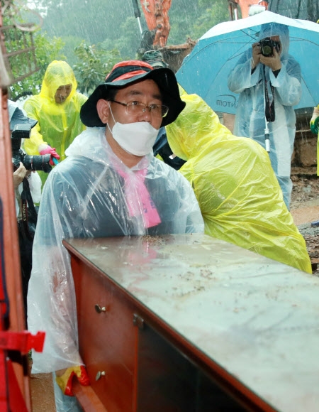 [포토] 삼곡1리 수해 복구 돕는 주호영