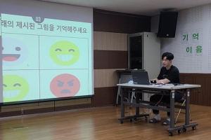 금천 치매예방 문화예술 프로그램… 어르신 오감 ‘번쩍’