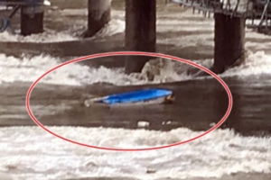 유실된 수초섬 결박 나섰다가… 뒤집힌 선박 댐 수문 휩쓸려 사라져