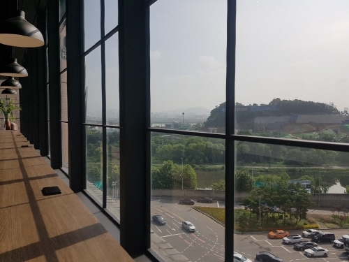 한강 브루클린 하이츠 홍보관에서 바라본 양화한강공원과 한강