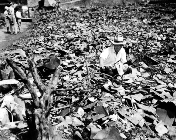 1945년 미국군에 의해 공개된 일본 나가사키 원자 폭탄 투하 당시 모습. AP 연합뉴스