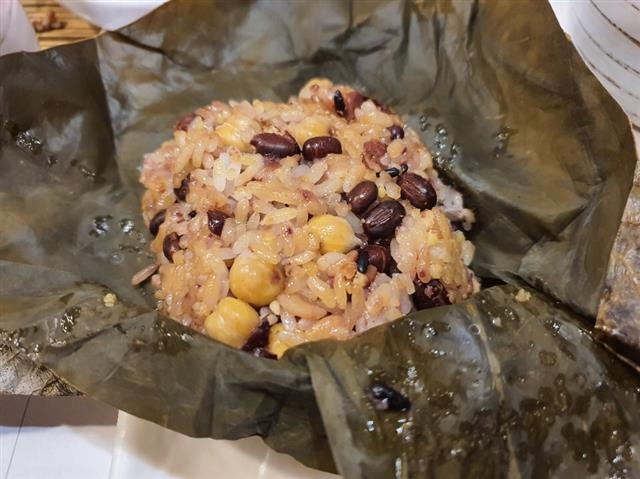 시흥 장금이 식당의 연잎밥