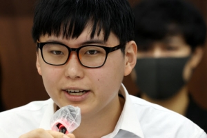 “기갑 돌파력으로 소수자 차별 없앤다더니…” 고 변희수 추모