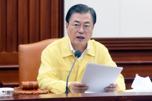 문 대통령 “국민 안전, 일부 교회로 일순간에 무너질 수도”