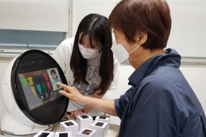 ‘알파미니’ ‘실벗’ 함께… 서초, 디지털 배우고 치매 예방도