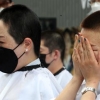 “고용안정 약속 지켜달라” 삭발한 인천공항 보안검색 노동자들
