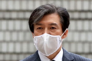 조국도 박훈 폭로 ‘술접대 의혹 검사’ 공개 “사실 여부 밝혀달라”