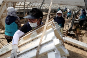 연휴도 잊었다… 수해 복구 구슬땀