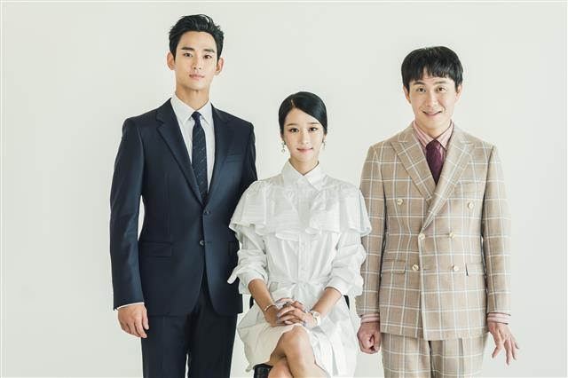드라마 ‘사이코지만 괜찮아’ 세 주인공을 연기한 김수현(문강태 역), 서예지(고문영 역), 오정세(문상태 역). tvN 제공