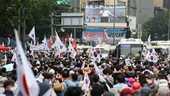 ‘2차 대유행’ 촉발시킨 광복절 집회 재현되나…“강행” vs “차단”(종합)