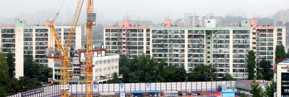 서울 서초구의 한 재건축아파트 단지 전경 연합뉴스