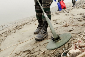 北에서 지뢰 떠내려 왔을라