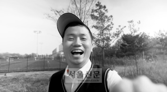 단편영화 ‘모자(Blurry man,2017)’의 한 장면. 안감독은 이 영화에서 시나리오, 편집, 사운드마스터링, 색보정 작업까지 대부분의 작업을 스스로 마무리했다.